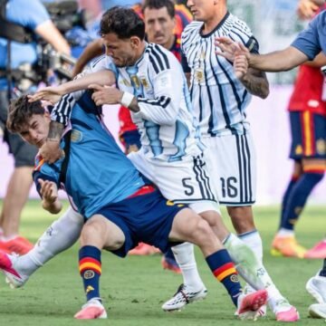 FIFA, finalin ardından yaşanan arbedeyi disiplin soruşturmasının merkezine aldı 2026 Dünya Kupası finalinde Arjantin ve İspanyol oyuncular arasındaki gerilim anı