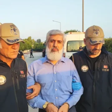 Adana Cumhuriyet Başsavcılığı'nın yürüttüğü soruşturma dosyasına ilişkin görsel Adana merkezli soruşturma kapsamında hazırlanan dosya ve belgeler