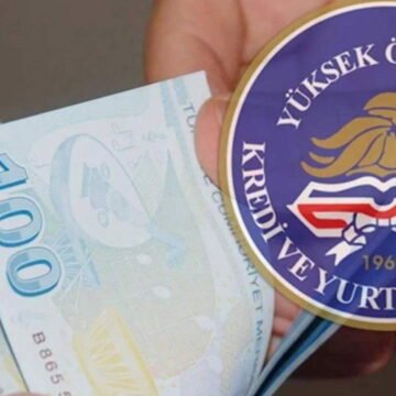 Ders çalışan üniversite öğrencisi