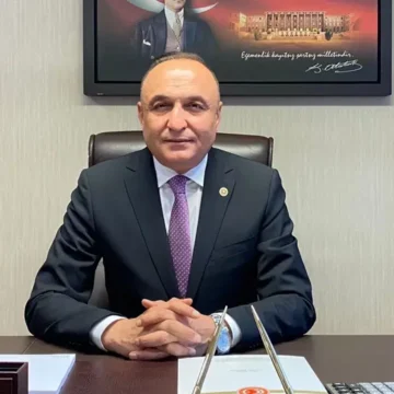 Milletvekili Melih Meriç'e yönelik bıçaklı saldırının ardından olay yerine gelen güvenlik güçleri Gaziantep'te bıçaklı saldırı sonrası olay yerine sevk edilen polis ekipleri