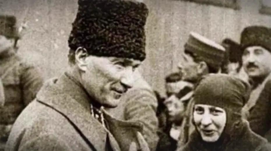Milli Mücadelenin sembol isimlerinden Halide Edip Adıvar (1884-1964). Halide Edip Adıvar'ın Milli Mücadele döneminden bir portre fotoğrafı