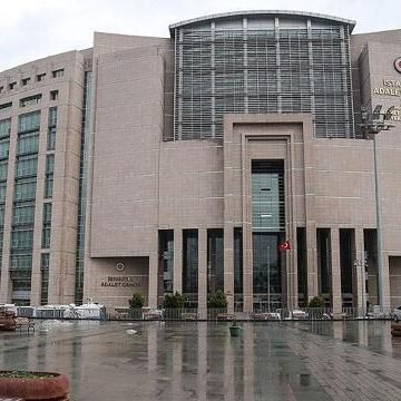 İstanbul'da yasa dışı bahis operasyonunda ele geçirilen altınların görüntüsü