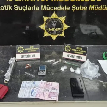 Mersin’de uyuşturucu operasyonu sırasında çalışma yapan polis ekipleri