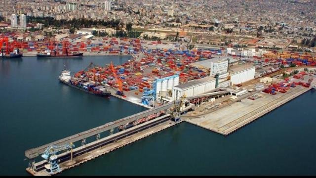 Türk limanlarına 7 ayda 34 bin 783 gemi uğradı. Türkiye limanında yanaşan kargo gemisi