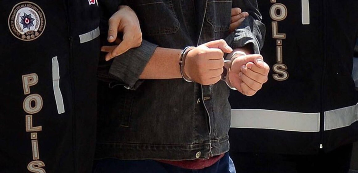 Alanya'da bir otelin lojmanında iş arkadaşını bıçaklayan kasap olayına müdahale eden jandarma ekibi