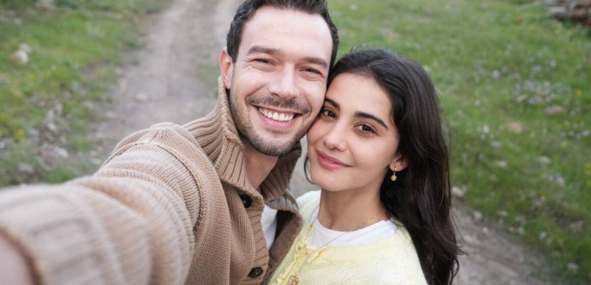 Sevdiğim Sensin yeni sezon tanıtımı ekranlara döndü. Aytaç Şaşmaz ve Helin Kandemir'in başrolünde olduğu Star TV dizisi Sevdiğim Sensin