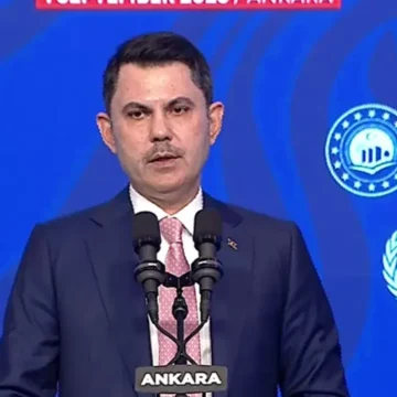 Bakan Kurum, COP31 Başkanlığı bilgilendirme toplantısında konuştu. Bakan Murat Kurum, Ankara'da COP31 diplomatik misyon bilgilendirme toplantısında konuşuyor.