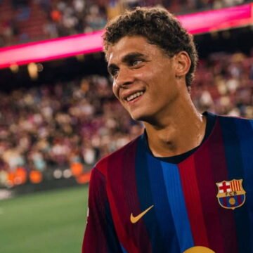 Barcelona, Mısırlı forvet Hamza Abdelkarim ile 2030'a kadar sürecek sözleşmeye imza attı Barcelona formasıyla Hamza Abdelkarim'in sözleşme imza töreni anlık görüntüsü