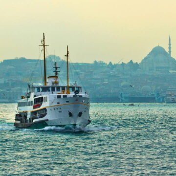 İstanbul Boğazı'nda sefer yapan bir Şehir Hatları vapuru