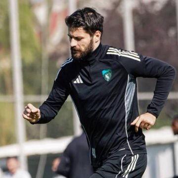 Kocaelispor, dört oyuncusunun sağlık durumunu yazılı açıklamayla duyurdu. Kocaelispor formasıyla antrenman yapan futbolcular