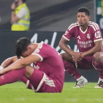 Real Madrid'in Real Betis deplasmanında sahadan görüntü, oyuncuların mücadelesi
