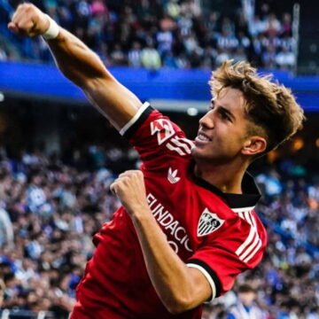 Miguel Sierra'nın golü, Sevilla'ya deplasmanda 3 puanı getirdi. Sevilla'nın deplasmanda Deportivo de La Coruna'yı 1-0 yendiği La Liga maçından bir kare