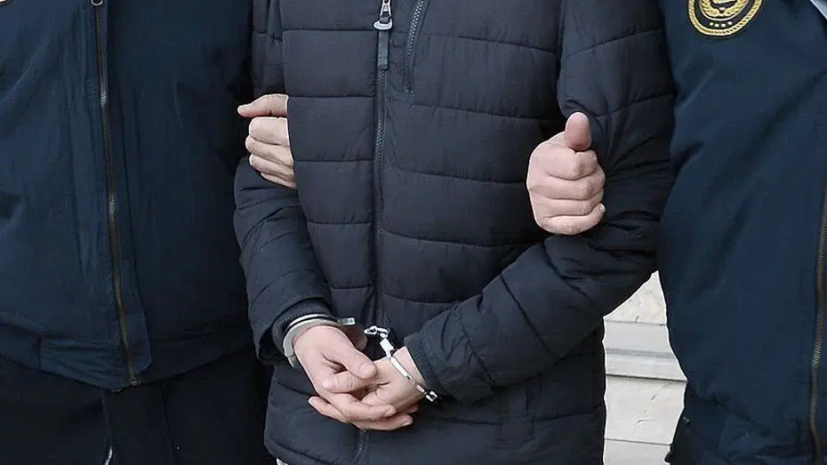 Sokaklar Güven soruşturmasında 21 kişi tutuklandı Sokaklar Güven soruşturması kapsamında şüphelilerin adliyeye sevki