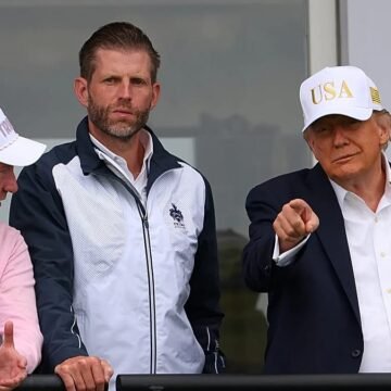 Trump, İrlanda ziyareti sırasında enerji fiyatları üzerinden Ukrayna'ya yüklendi. Trump, İrlanda Doonbeg'deki golf tesisinde gazetecilere enerji fiyatları hakkında açıklama yapıyor.