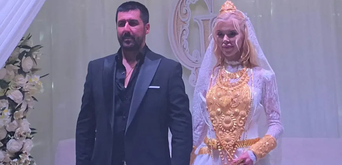 Çağla Öz Tançalan bugün güvenlik önlemleri altında Van Adliyesi'ne sevk edildi. Van Adliyesi önünde güvenlik önlemleri altında sevk