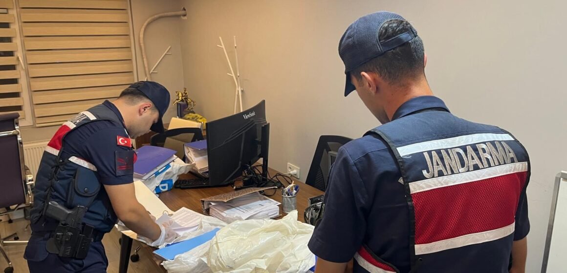 Yazılım şirketine düzenlenen operasyonda ele geçirilen dijital materyaller