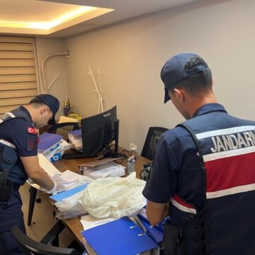 Aydo Yazılım şirketine yönelik operasyonda bilgisayar ve dijital materyallere el konuldu Yazılım şirketine düzenlenen operasyonda ele geçirilen dijital materyaller