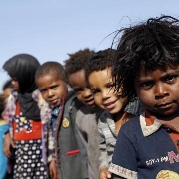 Yemen'de çatışma nedeniyle eğitimden mahrum kalan çocuklar